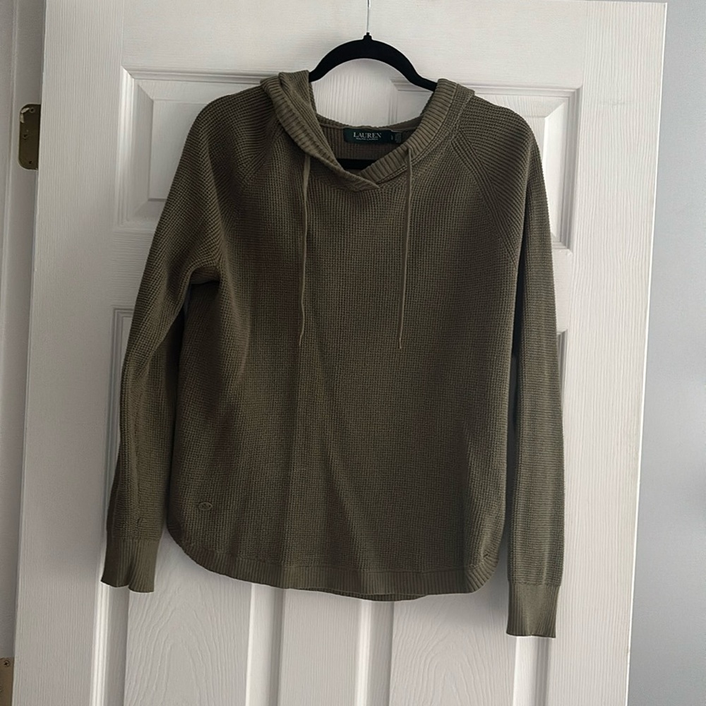 Long sleeve sweater with hood